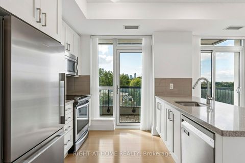 Photo 5 at 717 - 2 Old Mill Drive, Swansea, Toronto