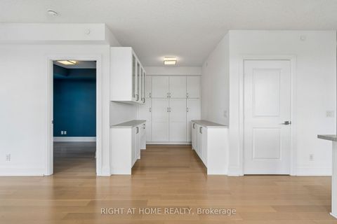 Photo 12 at 717 - 2 Old Mill Drive, Swansea, Toronto