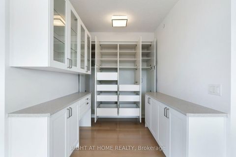 Photo 13 at 717 - 2 Old Mill Drive, Swansea, Toronto