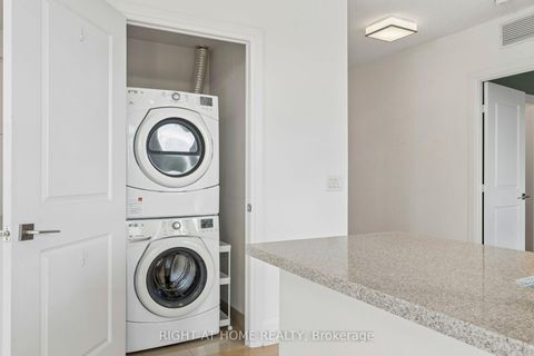 Photo 14 at 717 - 2 Old Mill Drive, Swansea, Toronto