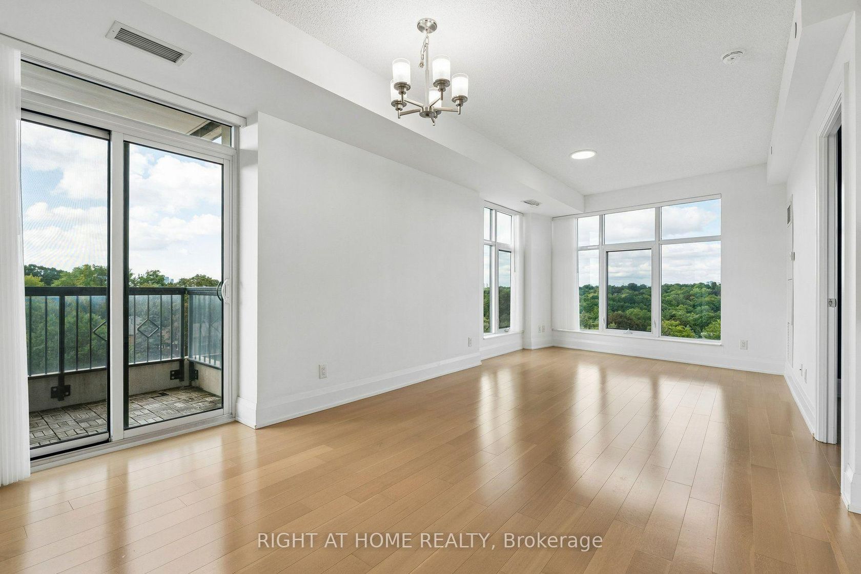 717 - 2 Old Mill Drive, Swansea, Toronto 