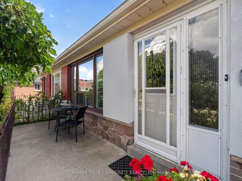 Photo 2 at 36 Crossbow Crescent, Pleasant View, Toronto