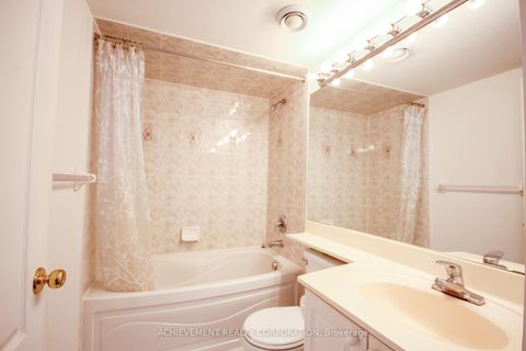 Photo 15 at 1016 - 18 Sommerset Way, Willowdale East, Toronto