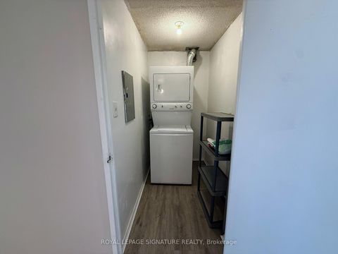 Photo 15 at 407 - 3 Rowntree Road, Jamestown, Toronto