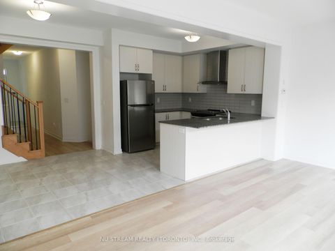 Photo 4 at 208 Harding Park Street, Glenway Estates, Newmarket