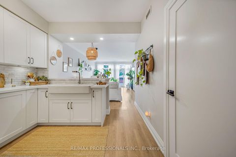 Photo 6 at 211 - 3531 Lake Shore Boulevard W, Long Branch, Toronto