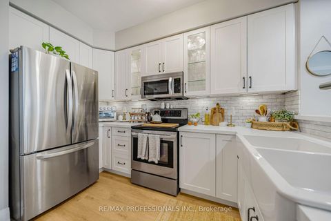 Photo 10 at 211 - 3531 Lake Shore Boulevard W, Long Branch, Toronto