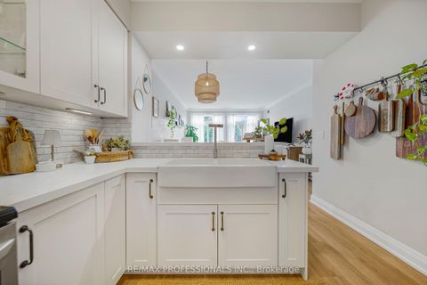 Photo 12 at 211 - 3531 Lake Shore Boulevard W, Long Branch, Toronto