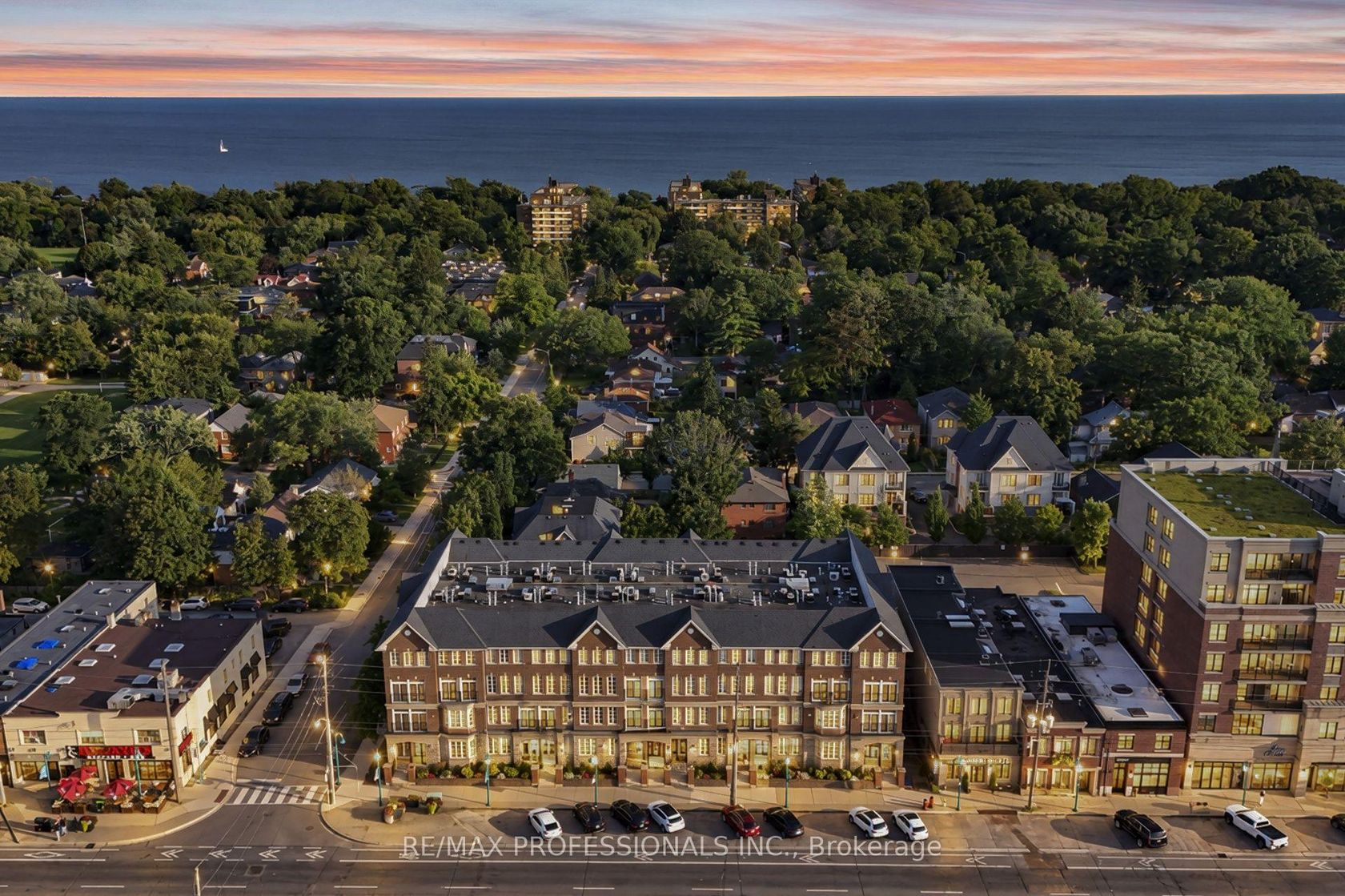 211 - 3531 Lake Shore Boulevard W, Long Branch, Toronto 