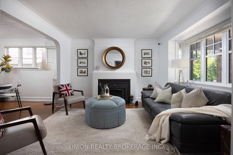 Photo 1 at 8 Woodland Park Road, Cliffside, Toronto