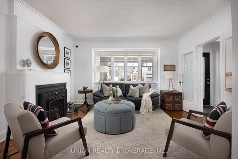 Photo 3 at 8 Woodland Park Road, Cliffside, Toronto