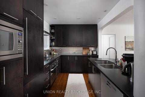 Photo 9 at 8 Woodland Park Road, Cliffside, Toronto