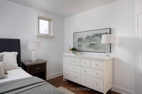 Photo 14 at 8 Woodland Park Road, Cliffside, Toronto