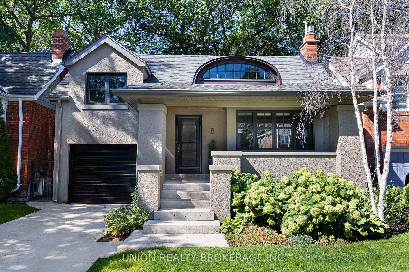 8 Woodland Park Road, Cliffside, Toronto 