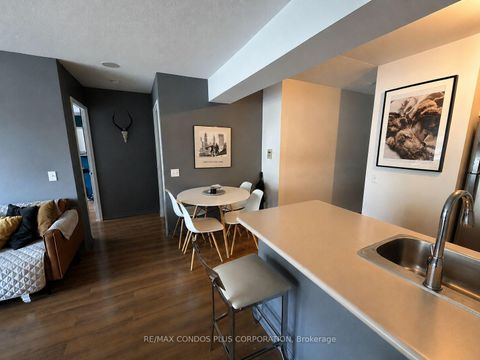Photo 4 at 808 - 750 Bay Street, Bay Street Corridor, Toronto