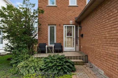 Photo 2 at 7 Penton Drive, West Bayfield, Barrie