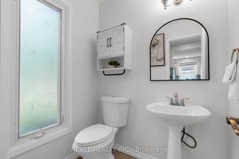 Photo 14 at 7 Penton Drive, West Bayfield, Barrie