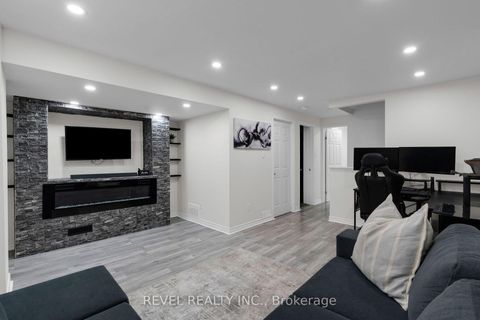 Photo 23 at 7 Penton Drive, West Bayfield, Barrie