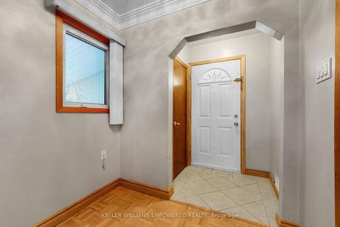 Photo 6 at 3 Hilldale Road, Smythe, Toronto