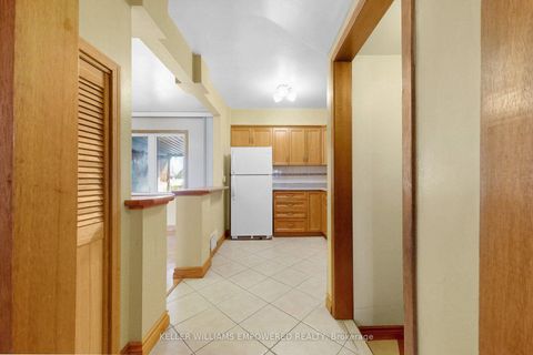 Photo 12 at 3 Hilldale Road, Smythe, Toronto