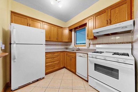Photo 13 at 3 Hilldale Road, Smythe, Toronto