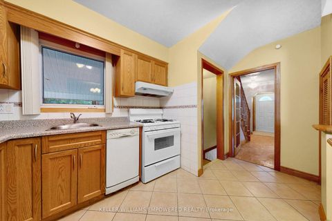 Photo 14 at 3 Hilldale Road, Smythe, Toronto