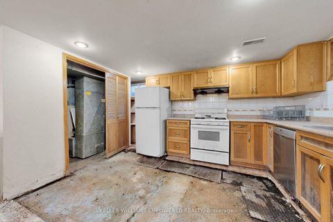 Photo 29 at 3 Hilldale Road, Smythe, Toronto