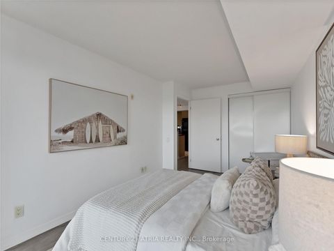 Photo 10 at 502 - 1040 The Queensway Avenue N, City Centre West, Toronto