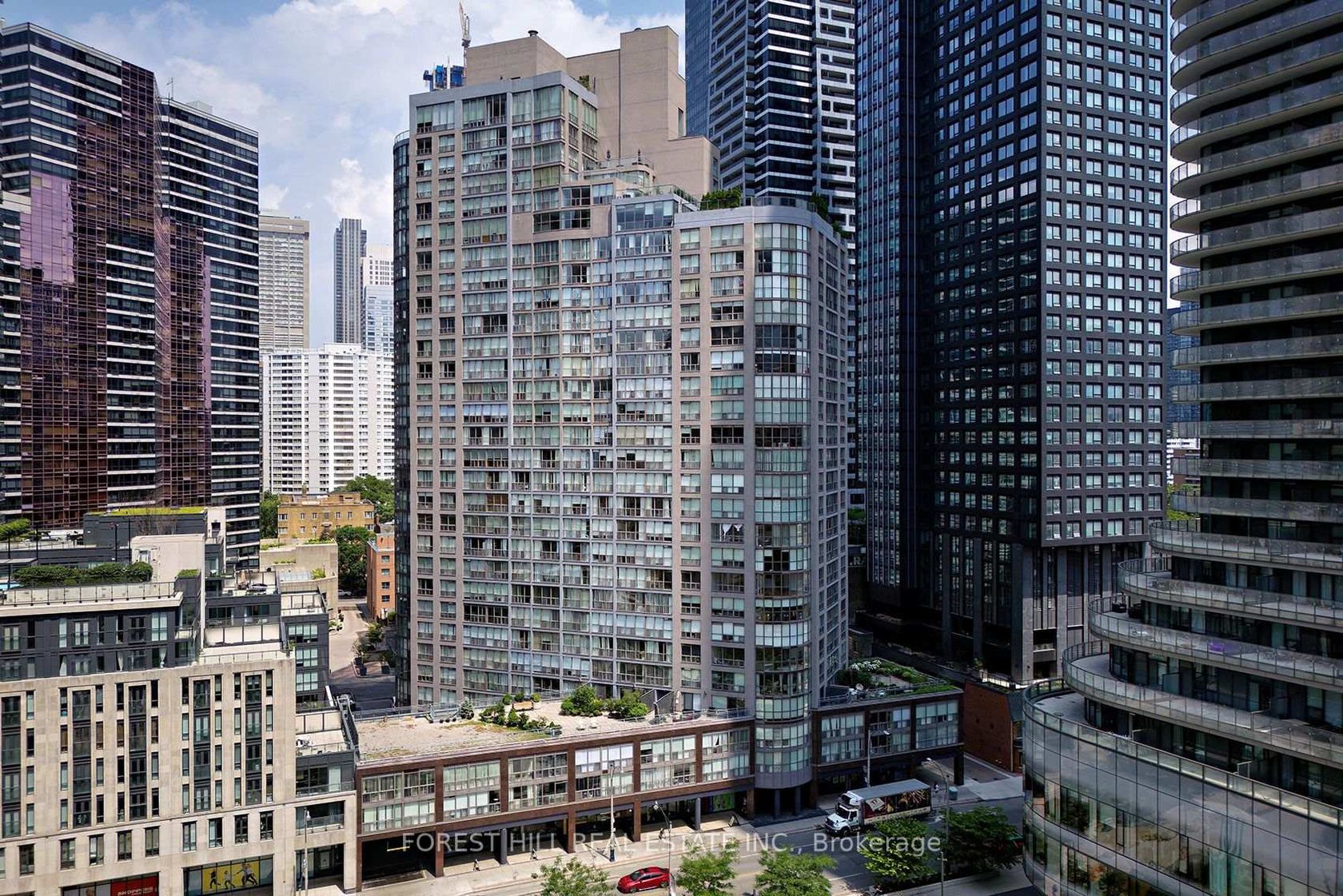 1811 - 24 Wellesley Street W, Bay Street Corridor, Toronto 