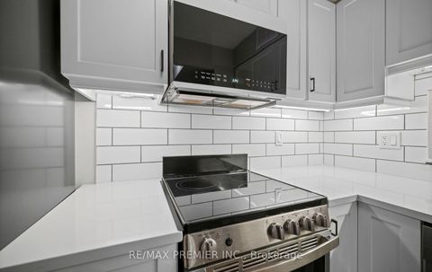 Photo 16 at 209 - 2470 Eglinton Avenue W, Greenbrook, Toronto