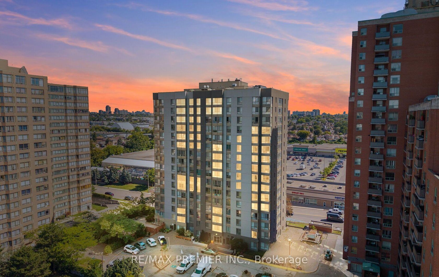 209 - 2470 Eglinton Avenue W, Greenbrook, Toronto 