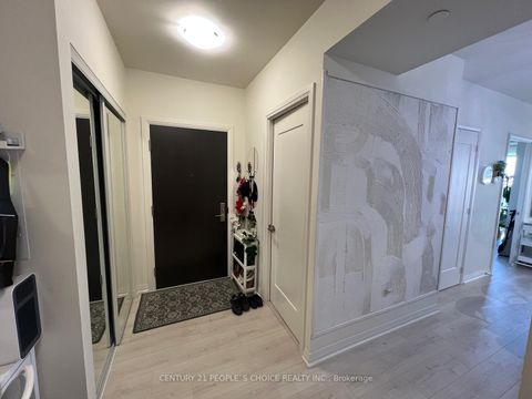 Photo 2 at 925 - 9000 Jane Street, Vellore Village, Vaughan