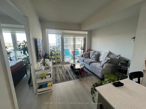 Photo 4 at 925 - 9000 Jane Street, Vellore Village, Vaughan
