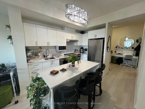 Photo 5 at 925 - 9000 Jane Street, Vellore Village, Vaughan