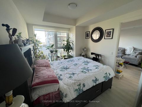 Photo 11 at 925 - 9000 Jane Street, Vellore Village, Vaughan