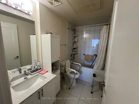 Photo 12 at 925 - 9000 Jane Street, Vellore Village, Vaughan