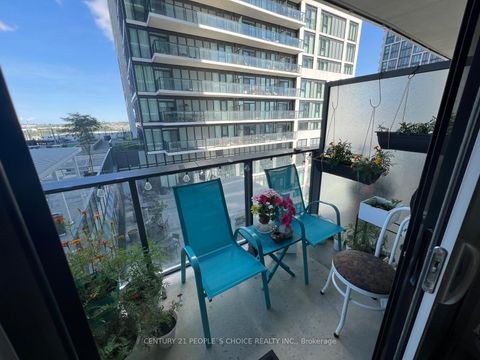 Photo 15 at 925 - 9000 Jane Street, Vellore Village, Vaughan