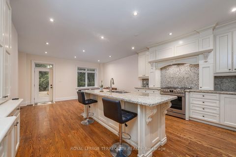 Photo 8 at 329 Walmer Road, Casa Loma, Toronto