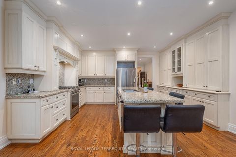 Photo 10 at 329 Walmer Road, Casa Loma, Toronto