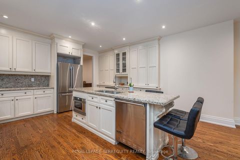 Photo 11 at 329 Walmer Road, Casa Loma, Toronto