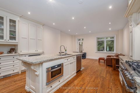 Photo 13 at 329 Walmer Road, Casa Loma, Toronto