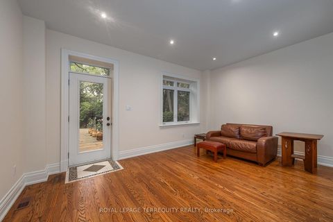 Photo 15 at 329 Walmer Road, Casa Loma, Toronto