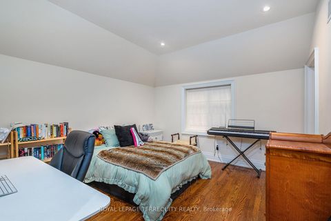 Photo 31 at 329 Walmer Road, Casa Loma, Toronto