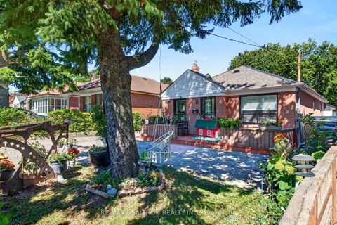 Photo 2 at 84 Ranee Avenue, Lawrence, Toronto