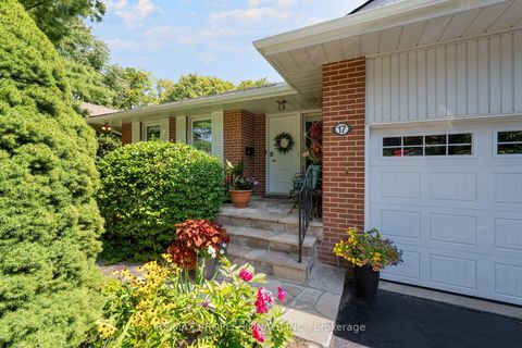 Photo 4 at 17 Clearside Place, Markland Wood, Toronto