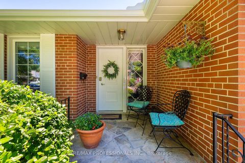 Photo 5 at 17 Clearside Place, Markland Wood, Toronto
