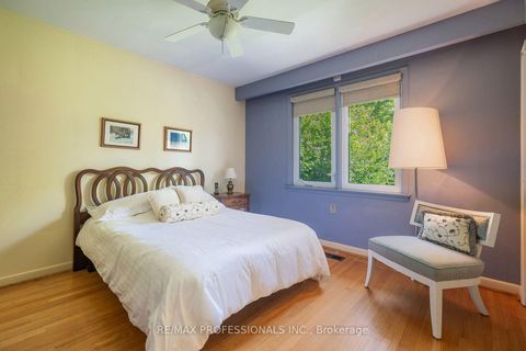 Photo 16 at 17 Clearside Place, Markland Wood, Toronto