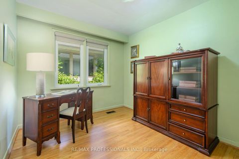Photo 18 at 17 Clearside Place, Markland Wood, Toronto