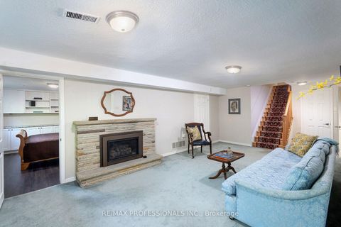 Photo 23 at 17 Clearside Place, Markland Wood, Toronto
