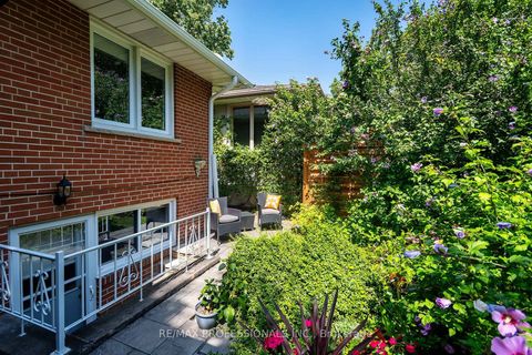 Photo 33 at 17 Clearside Place, Markland Wood, Toronto